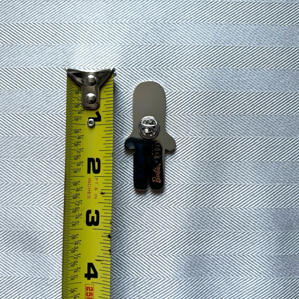 Mark Ryden x Barbie - Yeti Enamel Pin - Picture 3 of 6